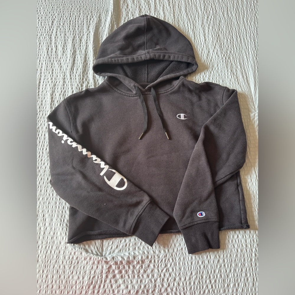 Champion Woman’s cropped Black Hoodie